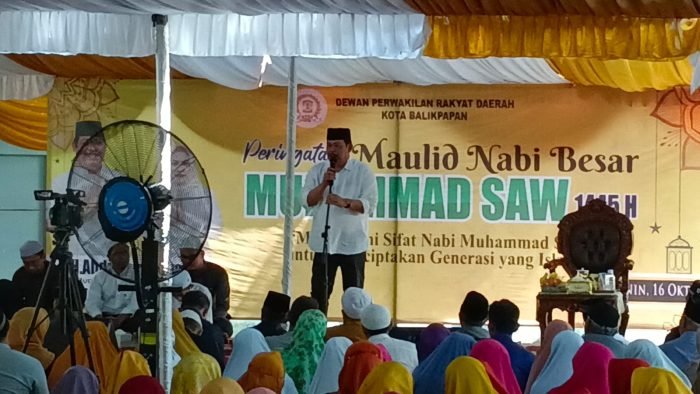 Ketua DPRD Kota Balikpapan, H Abdulloh di  peringatan Maulid Nabi Muhammad SAW 1445 Hijriah, di Halaman Parkir Rumah Jabatan Ketua DPRD Kota Balikpapan, pada hari Senin, (16/10/2023). Foto: BorneoFlash.com/Niken Sulastri.