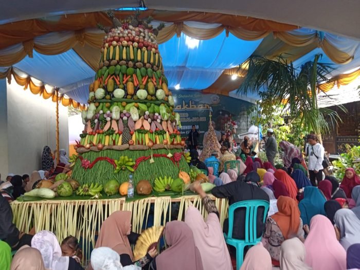 Budaya Gunungan yang mengambil tema "Nusantara Bersatu dalam Kebhinekaan” berlangsung di Sasono Agung Suryo Alam, pada hari Minggu (15/10/2023). Foto: BorneoFlash.com/Niken Sulastri.