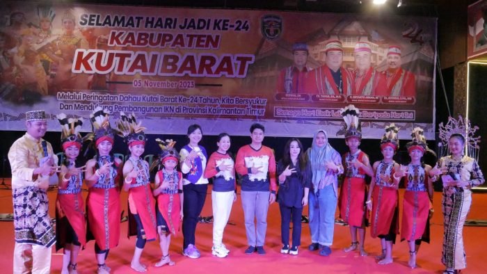 Lomba festival tarian daerah tradisional pesisir dalam rangkaian kegiatan Dahau yaitu Hari Ulang Tahun (HUT) Kutai Barat ke 24 tahun, yang dilaksanakan di Panggung Taman Budaya Sendawar(TBS), Rabu (25/10/2023). Foto: BorneoFlash.com/Ist.