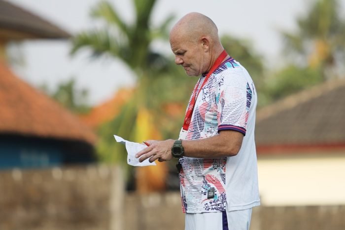 Pelatih PSS Sleman, Bertrand Crasson: Foto: HO/ligaindonesiabaru.