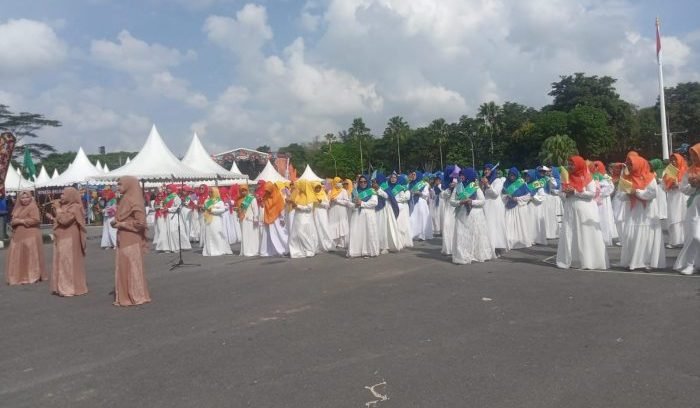 Peringatan Hari Santri 2023 di Kota Balikpapan, dirangkai dengan penampilan 40 grup rebana Se Kota Balikpapan, pada hari Minggu (22/10/2023). Foto: BorneoFlash.com/Niken Sulastri.