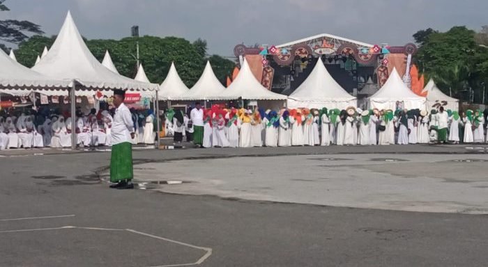 Peringatan Hari Santri 2023 di Kota Balikpapan yang berlangsung di Halaman Balikpapan Sport Convention Center (BSCC/Dome), pada hari Minggu (22/10/2023). Foto: BorneoFlash.com/Niken Sulastri.