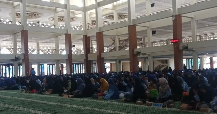 Peringatan Maulid Nabi Muhammad SAW 1445 Hijriah, serta merayakan Milad BKPRMI ke 46 dan LPPTKA BKPRMI ke 34 Kota Balikpapan, di Masjid Madinatul Iman Balikpapan Islamic Center, pada hari Minggu (8/10/2023). Foto: BorneoFlash.com/Niken Sulastri.