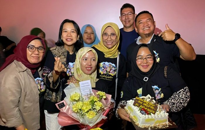 Pimpinan Komisi X Dewan Perwakilan Rakyat Republik Indonesia (DPR RI) Hetifah Sjaifudian menginisiasi gelaran Nonton Bareng Film Petualangan Sherina 2, di E-Walk XXI Balikpapan, Senin (30/10/2023). Foto: BorneoFlash.com/Ist.