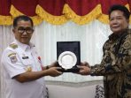 Pj Gubernur Kalimantan Timur Dr Akmal Malik menerima audiensi Bupati Mahulu Bonifasius Belawan Geh yang didampingi Sekda Mahulu Stephanus Madang, di rumah jabatan Gubernur Kaltim, Pendopo Odah Etam, Rabu (11/10/2023). Foto: Prokopim Mahulu.