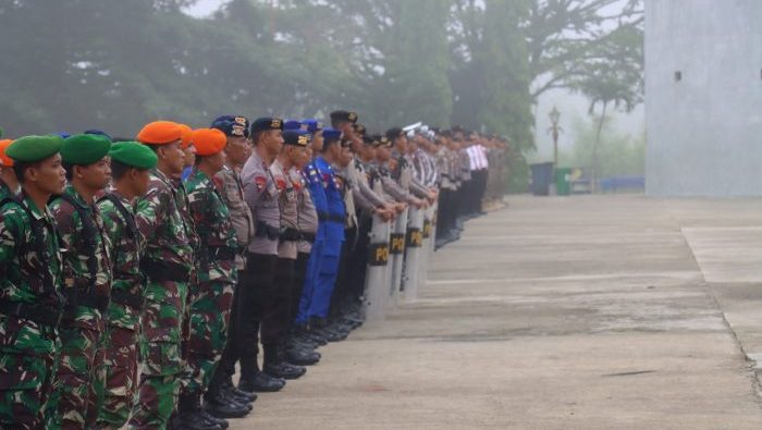 Polres Kubar Menggelar Apel Gelar Pasukan Ops Mantap Brata Mahakam 2023-2024, dalam Rangka Pengamanan Pemilu 2024 mendatang di Alun-Alun Itho, Selasa (17/10/2023). Foto: BorneoFlash.com/Lilis.