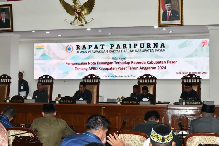 Rapat Paripurna DPRD Kabupaten Paser di Ruang Balling Seleloi, Sekretariat DPRD Paser, Senin (16/10/2023). Foto: BorneoFlash.com/Ist.