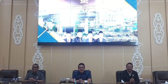 Rapat Paripurna Dewan Perwakilan Rakyat Daerah (DPRD) Kota Balikpapan berlangsung di Ruang Rapat Paripurna DPRD Balikpapan, pada hari Senin (30/10/2023). Foto: BorneoFlash.com/Niken Sulastri.