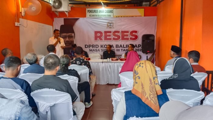 Reses Syarifuddin Oddang masa sidang III Tahun 2023 berlangsung di Perumahan PGRI Graha Indah Blok I4/1 RT 13, Kelurahan Graha Indah, Kecamatan Balikpapan Utara, pada Kamis (26/10/2023) sore. Foto: BorneoFlash.com/Ist.