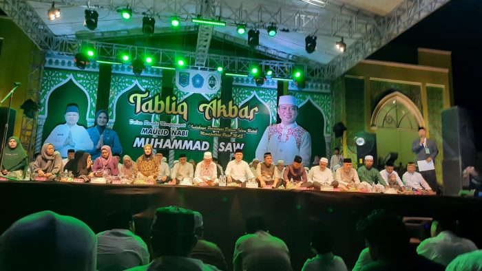 Tabligh Akbar dalam rangka memperingati Maulid Nabi Muhammad SAW, yang berlangsung di Halaman Masjid Agung Nurul Falah, Kecamatan Tanah Grogot, Kabupaten Paser, Kalimantan Timur, Minggu (8/10/2023) malam. Foto: BorneoFlash.com/Ist.