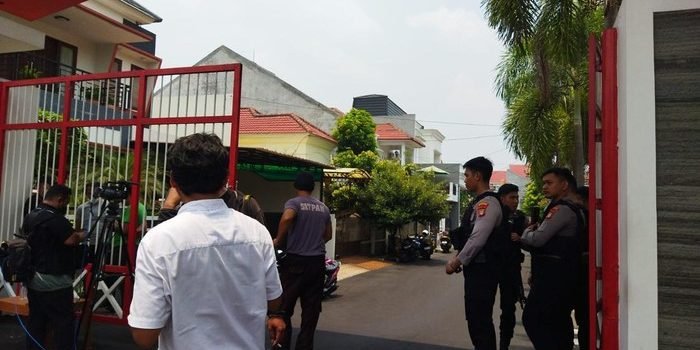 Rumah Ketua KPK Firli Bahuri di Bekasi digeledah. Foto: HO/Kurniawan-detikcom.
