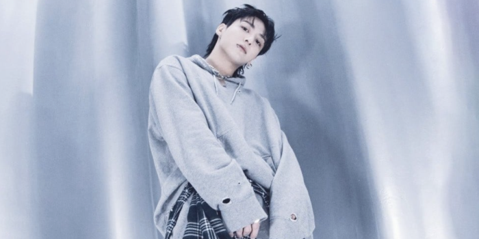 Jungkook BTS meraih prestasi luar biasa dengan single terbarunya, "3D," yang langsung menduduki puncak tangga lagu iTunes di berbagai negara. Foto: allkpop