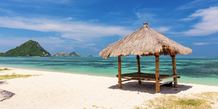 Pantai Kuta Lombok: Keindahan Pasir Putih dan Ombak Menenangkan. Source Foto: Mongol Trip