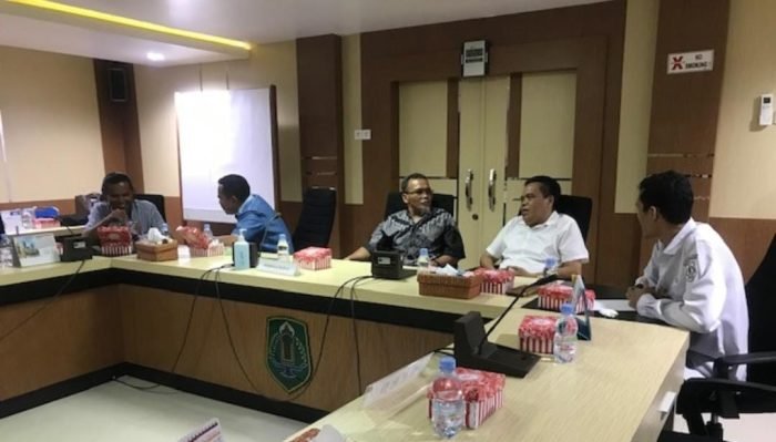 Sejumlah anggota Komisi I DPRD Kabupaten Paser melakukan konsultasi tentang peningkatan pengelolaan aset daerah dengan DPRD Kabupaten Hulu Sungai Utara, Provinsi Kalimantan Selatan (Kalsel), pada Rabu (18/10/2023). Foto: BorneoFlash.com/Ist.