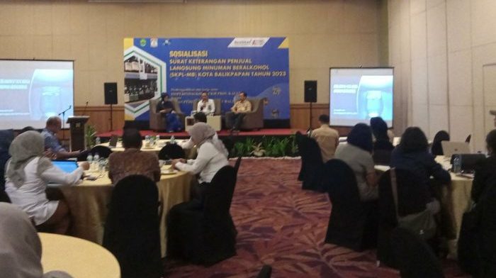 Sosialisasi Surat Keterangan Penjual Langsung Minuman Beralkohol (SKPL-MB) Kota Balikpapan Tahun 2023,di Ballroom Hotel Platinum, pada hari Rabu (11/10/2023). Foto: BorneoFlash.com/Niken Sulastri.