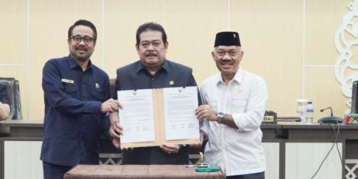 Unsur Pimpinan Dewan Perwakilan Rakyat Daerah (DPRD) Kota Balikpapan Dalam Rapat Paripurna pada hari Rabu (11/10/2023). Foto: BorneoFlash.com/Niken Sulastri.