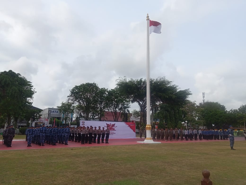 Upacara peringatan Kesaktian Pancasila Tahun 2023 di Halaman Balai Kota Balikpapan, pada hari Minggu (1/10/2023). Foto: BorneoFlash.com/Niken Sulastri.