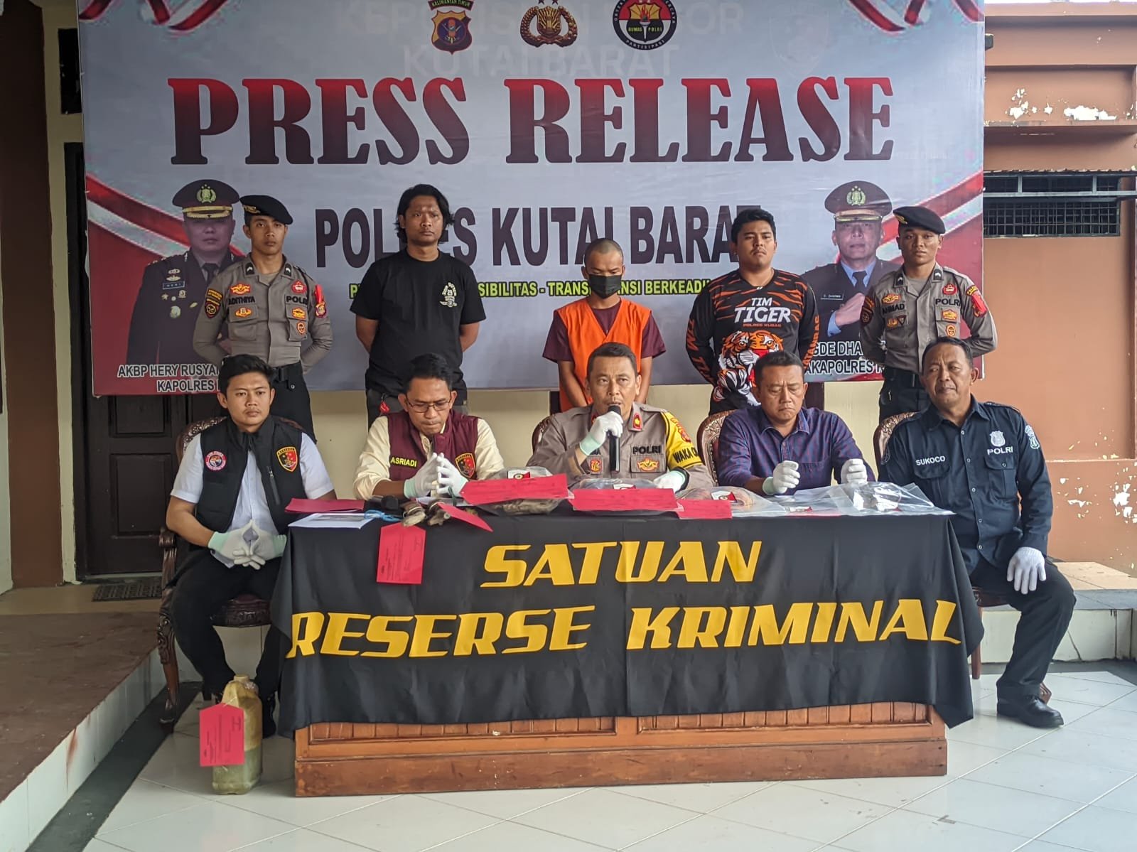 Rilis Polres Kubar: Kesal Terus-terusan Dimarahi, R Tebas Leher Korban Dua Kali