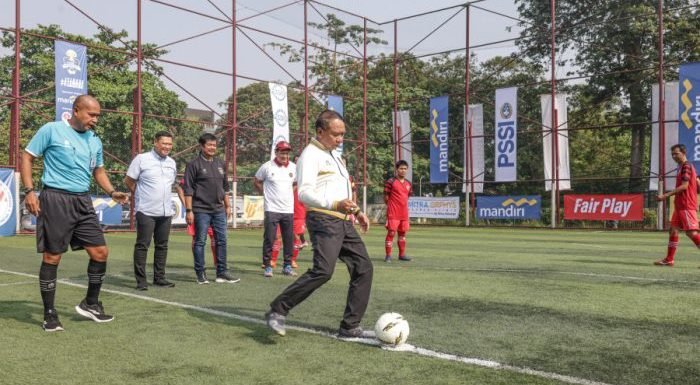 Wakil Ketua Umum PSSI Zainudin Amali, membuka turnamen Mandiri Media Cup 2023, di Triboon Mini Soccer Kemang, Jakarta Selatan, Kamis (26/10/2023) pagi. Foto: HO/pssi.org