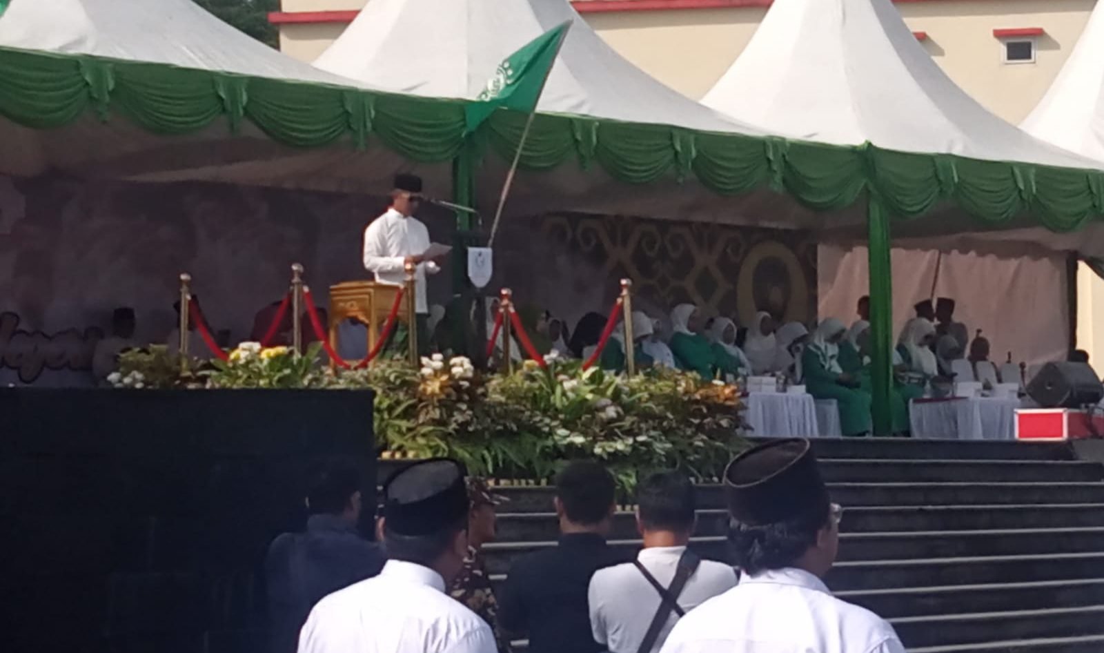 Wali Kota Balikpapan H Rahmad Mas'ud memimpin Apel Peringatan Hari Santri 2023 yang berlangsung di Halaman Balikpapan Sport Convention Center (BSCC/Dome), pada hari Minggu (22/10/2023). Foto: BorneoFlash.com/Niken Sulastri.