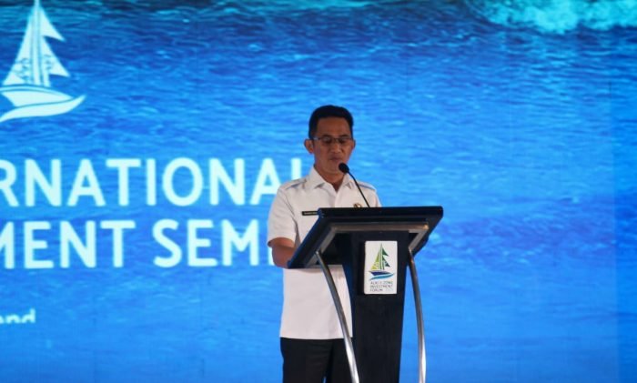 Wali Kota Balikpapan H Rahmad Mas'ud saat memberikan sambutan pada pembukaan International Investment Seminar Alki II Zone Investment Forum 2023, di Grand Jatra Hotel Balikpapan, pada hari Rabu (25/10/2023). Foto: BorneoFlash.com/Niken Sulastri.