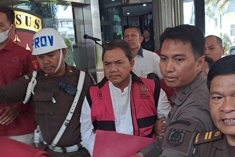 Kejagung Tahan Anggota BPK Achsanul Qosasi, Kasus BTS Kominfo