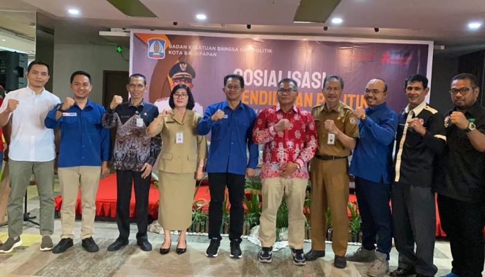 Badan Kesatuan Bangsa dan Politik (Bakesbangpol) Kota Balikpapan mensosialisasikan sinergitas Ormas dalam mensukseskan Pemilu Serentak Tahun 2024, di Maxone Hotel Balikpapan, pada hari Selasa (7/11/2023). Foto: BorneoFlash.com/Ist.