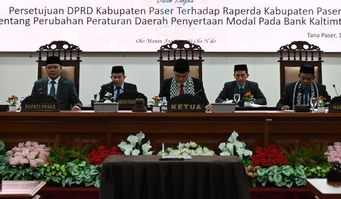 DPRD Kabupaten Paser menggelar Paripurna Persetujuan Raperda Kabupaten Paser di Ruang Balling Seleloi, Sekretariat DPRD Paser, pada Kamis (16/11/2023). Foto: BorneoFlash.com/Joe.