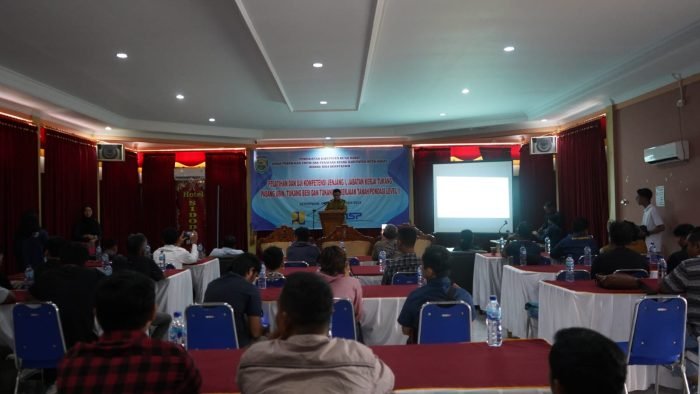 Dinas Pekerjaan Umum dan Penataan Ruang (PUPR) kembali menggelar pelatihan dan sertifikasi tenaga terampil konstruksi yang dilaksanakan di Hotel Sidodadi Kutai Barat (Kubar), selama 4 hari yang dimulai pada hari ini tanggal 7-10 November mendatang. Foto: BorneoFlash.com/Ist.