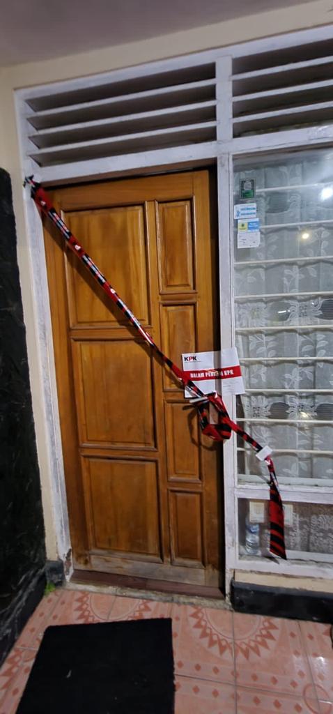 Lakukan OTT, KPK Segel Kantor Kontraktor di Paser