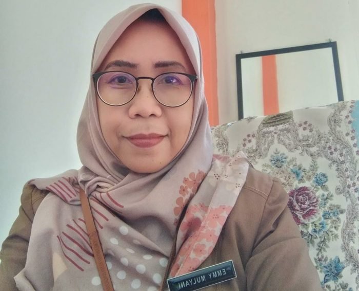 Kepala Bidang (Kabid) Guru dan Tenaga Kependidikan Disdikbud Kota Balikpapan, Emmy Mulyani. Foto: BorneoFlash.com/Niken Sulastri.