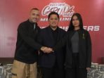 Ketua Umum PSSI, Erick Thohir Bersama Radja Nainggolan dan Sabreena Dressler. Foto: HO/pssi.org