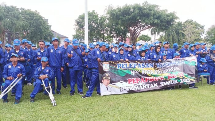 Kontingen National Paralympic Committee (NPC) Kota Balikpapan mengikuti Pekan Paralympic Provinsi ke IV Kalimantan Timur (Kaltim) Tahun 2023, di Halaman Balai Kota, pada hari Senin (13/11/2023). Foto: BorneoFlash.com/Niken Sulastri.