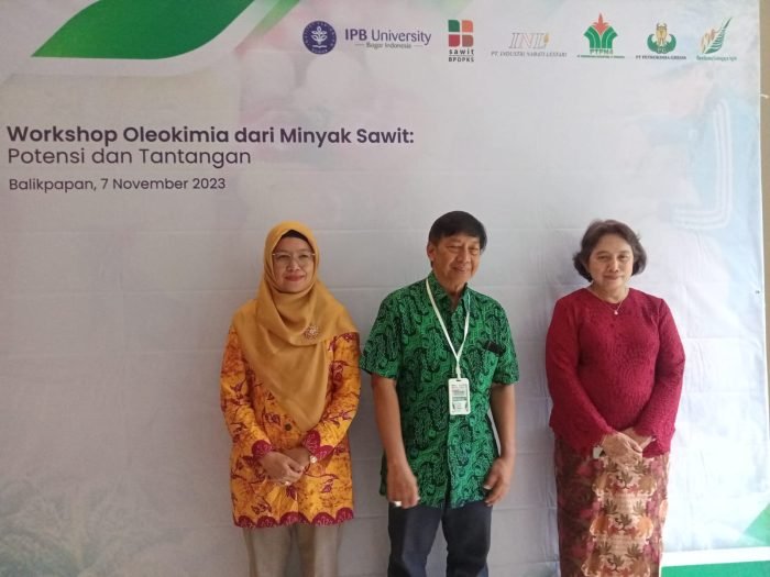 Pemateri Workshop Oleokimia dari Minyak Sawit: Potensi dan Tantangan, di Grand Tjokro Hotel Balikpapan, Selasa (7/11/2023). Foto: BorneoFlash.com/Niken Sulastri.