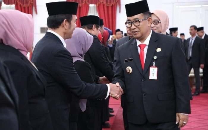 Pj Gubernur Kaltim, Dr. Akmal Malik Berikan Ucapan Selamat Kepada 14 Pejabat Administrator dan Pejabat Pengawas di lingkungan Pemprov Kaltim yang dilantik. Foto: HO/diskominfo.kaltimprov.go.id