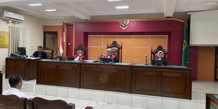 Sidang lanjutan Anggota DPRD Paser Ahmad Rafi'i yang disangkakan pasal 263 ayat 2 KUHP oleh pelapor, Rabu 22 November 2023. Foto: BorneoFlash.com/Ardian.