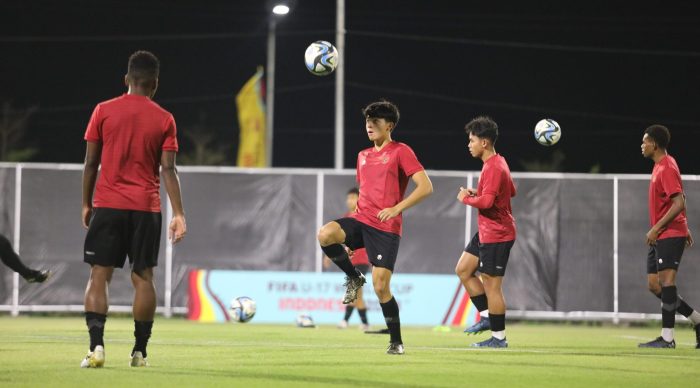Tim U-17 Indonesia menggelar latihan resmi pertama di Lapangan A Komplek Stadion Gelora Bung Tomo (GBT), Surabaya, Senin (6/11/2023). Foto: HO/pssi.org