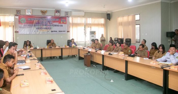 Wakil Bupati Mahulu Yohanes Avun membuka pembentukan Gugus Tugas Kabupaten Layak Anak (KLA) Tahun 2023 di ruang Rapat Bappelitbangda, Senin (6/11/2023). Foto: HO/prokopim mahulu.