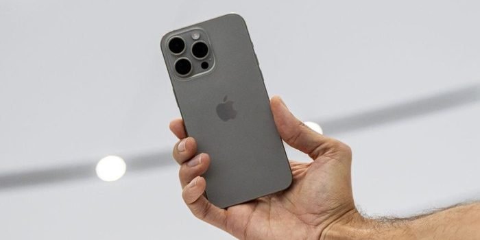 Apple akan mengenalkan sebuah fitur anti maling baru di iOS 17.3 beta yang akan dirilis pada Januari atau Februari mendatang. Foto: IST/Bloomberg via Getty Images/Bloomberg