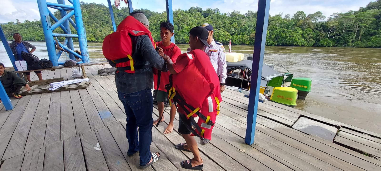 Demi Meningkatkan keselamatan masyarakat yang bepergian, Dinas Perhubungan Kabupaten Mahulu melakukan sertifikasi kepada 18 speed boat yang beroperasi. Foto: HO/Dishub Mahulu.