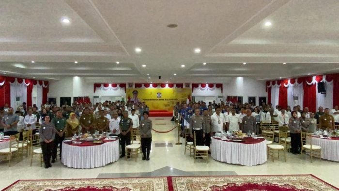 Acara Penyerahan DIPA dan Alokasi Transfer ke Daerah dan Dana Desa Tahun 2024, di Auditorium Balai Kota Balikpapan, pada hari Senin (18/12/2023).  Foto: BorneoFlash.com/Niken sulastri.