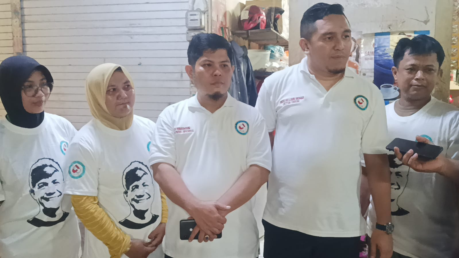 RAPI Bagikan 200 Kaos Kepada Pedagang Pasar Baru, Ini Visi Capres RI Ganjar Pranowo