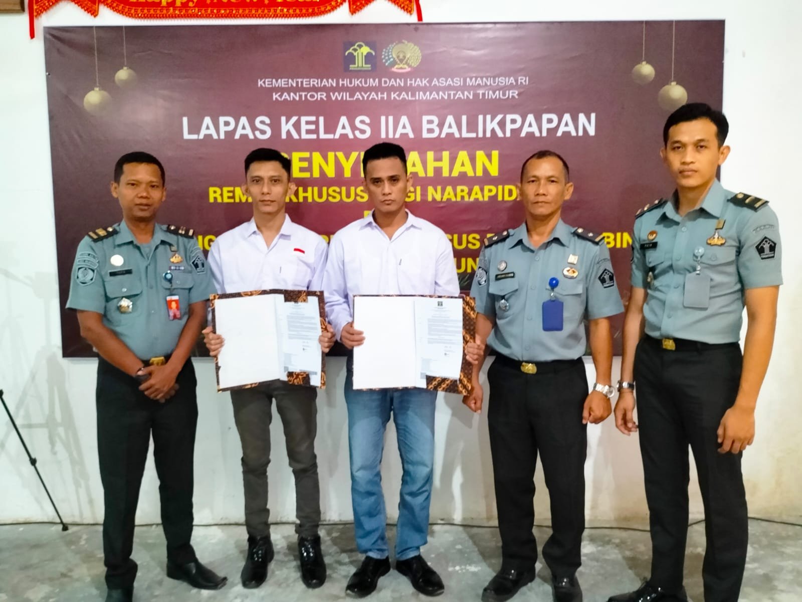Lapas Kelas IIA Balikpapan Serahkan Remisi Khusus Natal Tahun 2023