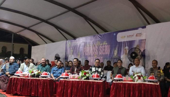 Pj Gubernur Kaltim Akmal Malik Bersama anggota DPRD Kaltim, Forum Koordinasi Pimpinan Daerah (Forkopimda) Provinsi Kaltim, pejabat Pemprov Kaltim, Forkopimda Kabupaten PPU, pimpinan perangkat daerah dan masyarakat PPU. Foto: HO/DiskominfoPPU.