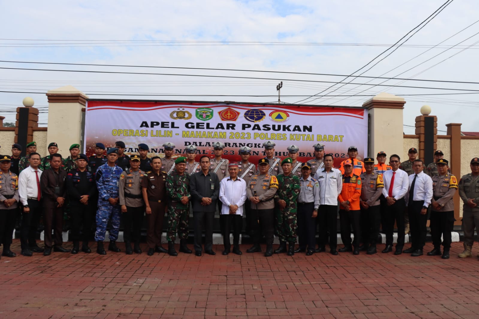 Jelang Libur Nataru, Polres Kutai Barat Apel Gelar Pasukan dalam Rangka Operasi Lilin Mahakam 2023