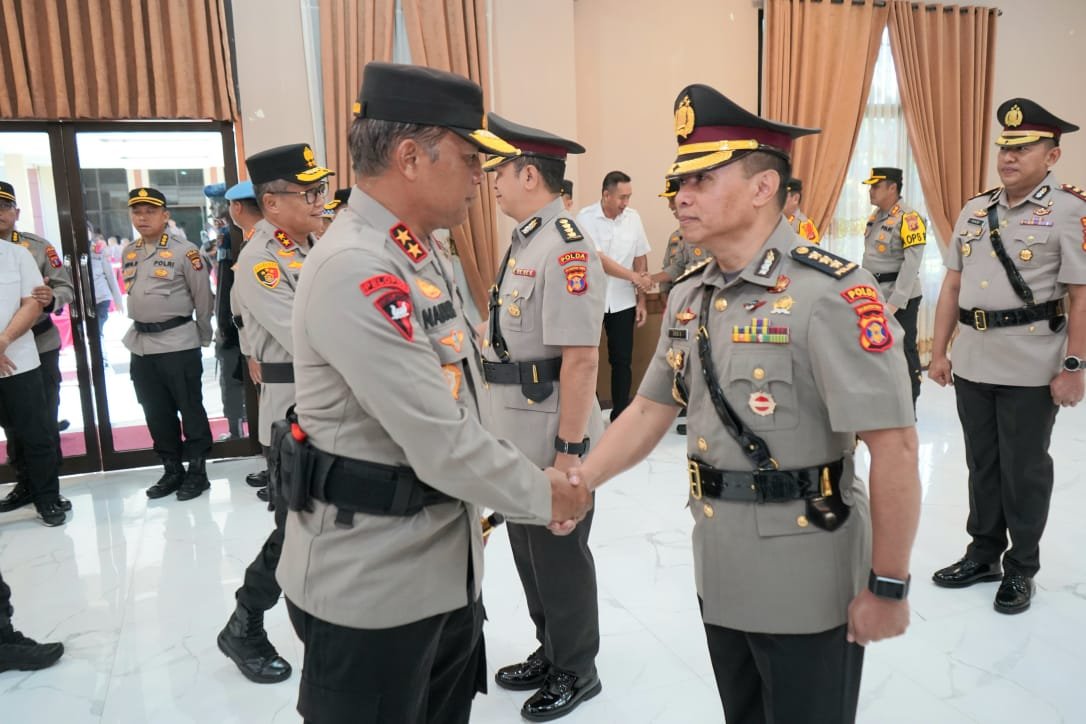 Kapolda Kaltim Irjen Pol Drs. Nanang Avianto memimpin acara sertjab Pejabat Utama dan Kapolres Jajaran di Gedung Mahakam Polda Kaltim, Rabu (27/12/23).