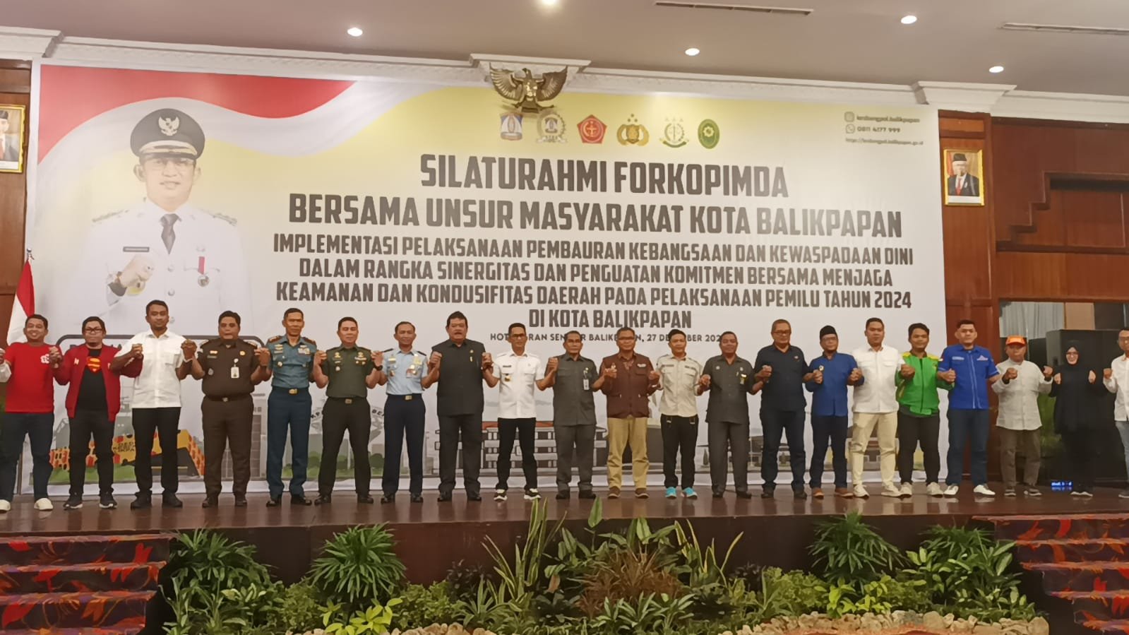 Deklarasi Pemilu Damai Tahun 2024 di Kota Balikpapan yang melibatkan Forkompinda, KPU, Bawaslu, dan 18 Partai Politik di Ballroom Hotel Grand Senyiur Balikpapan pada hari Rabu (27/12/2023).