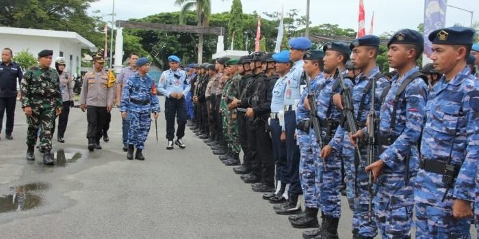 TNI-Polri Siap Amankan Kunker Presiden Jokowi, Apel Gelar Pasukan di Halaman Parkir VIP Room Bandara SAMS Balikpapan