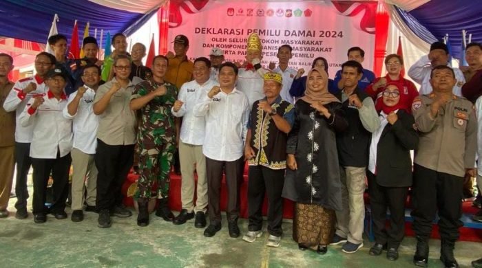 Deklarasi Pemilu Damai Se Balikpapan Utara yang dihelat di Kampung Pancasila Jalan Projakal Gang Blambangan RT 62 Kelurahan Graha Indah, pada hari Sabtu (20/1/2024). Foto: BorneoFlash.com/Niken Sulastri.