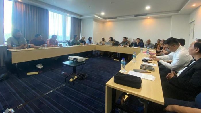 Dinas Pangan Pertanian dan Perikanan (DP3) Kota Balikpapan bersama pengurus PHRI, di Platinum Hotel Balikpapan, pada hari Selasa (16/1/2024). Foto: BorneoFlash.com/Niken Sulastri.